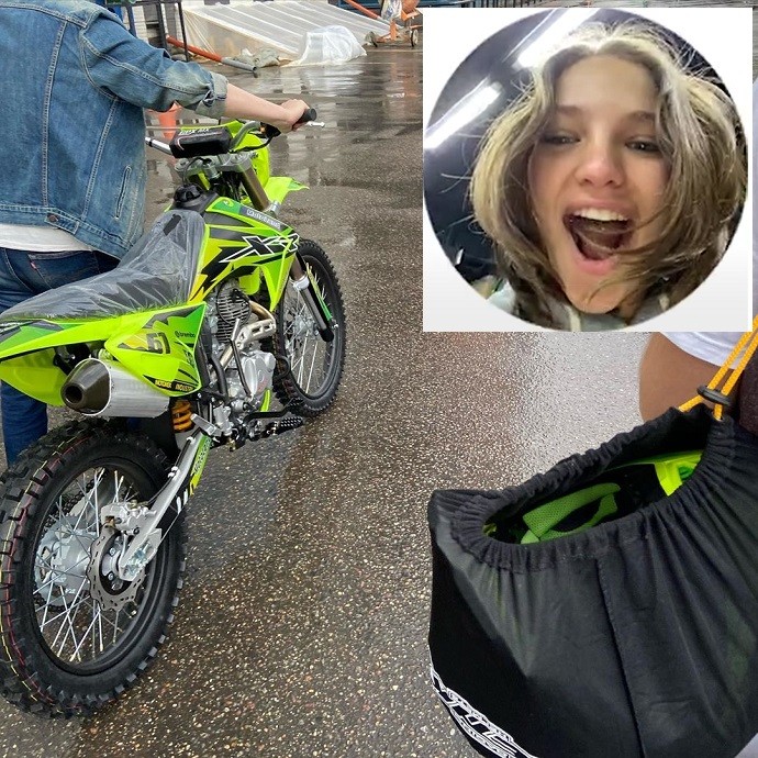 Алеся Кафельникова получила в подарок от бойфренда мотоцикл