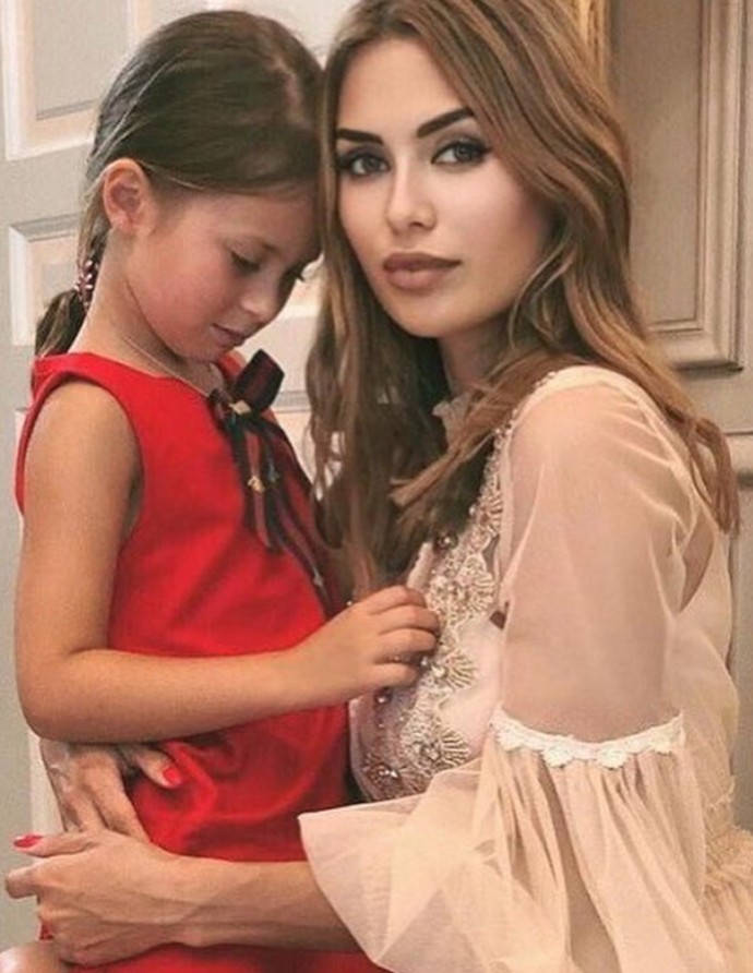 Виктория Боня поделилась редкими фото с дочкой