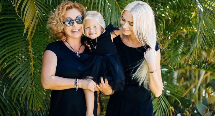 Мать Тимати и Анастасия Решетова отписались друг от друга в инстаграм 