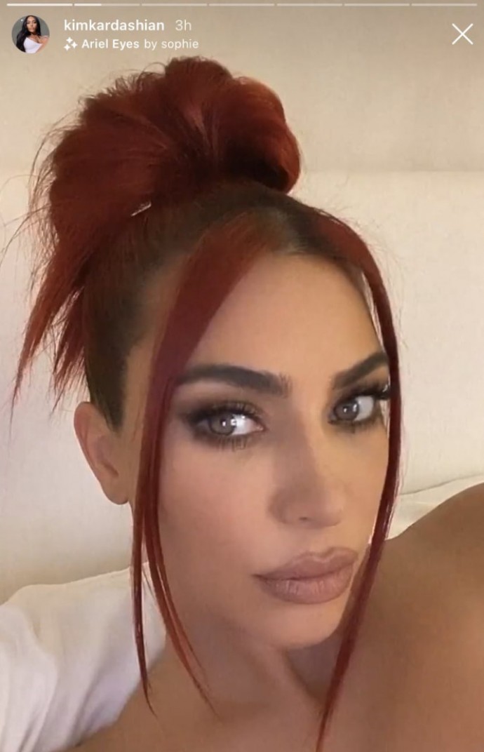 Ким Кардашьян покрасила волосы в красный цвет