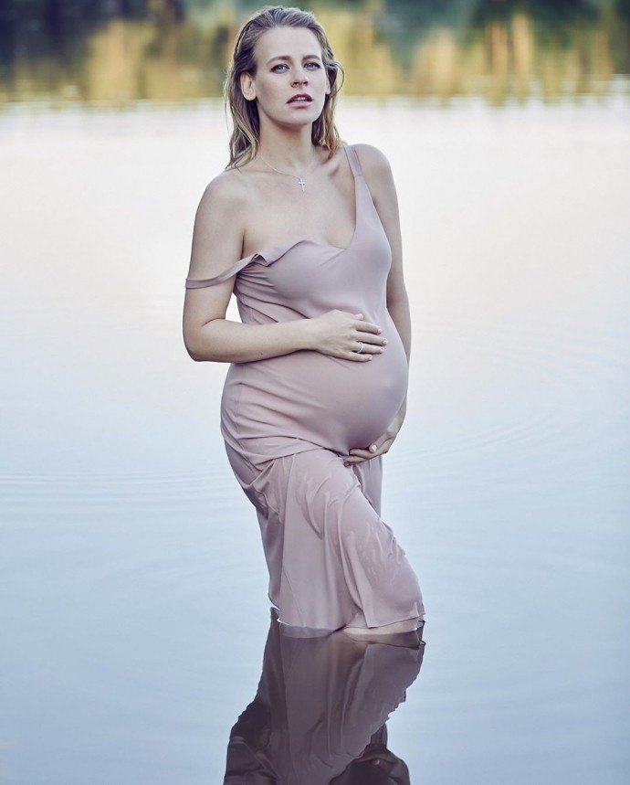 40-летняя Александра Ребенок ждёт второго ребёнка