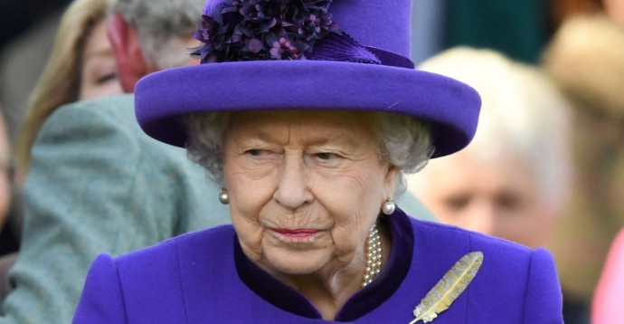 Елизавета II подает в суд на дворецкого 