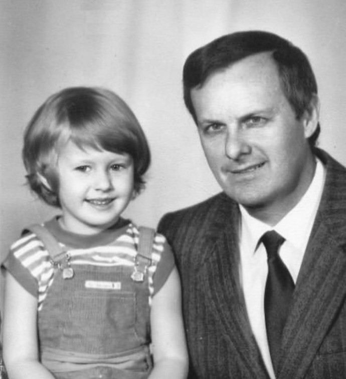 "Стараюсь жить, как ты учил - свободно!": Ксения Собчак трогательно обратилась к отцу, которому могло бы исполниться 83 года
