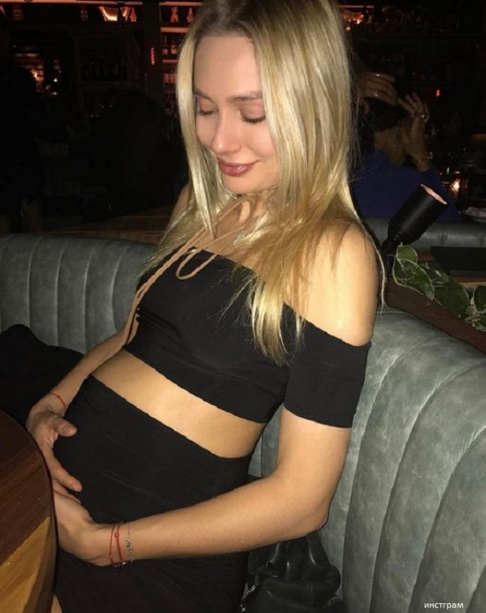 Наталья Рудова сделала селфи-видео с беременным животиком