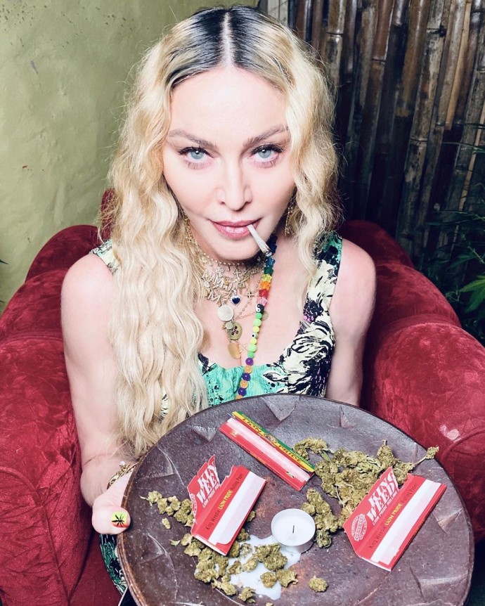 В день 62-летия Мадонна задула свечку на необычном торте
