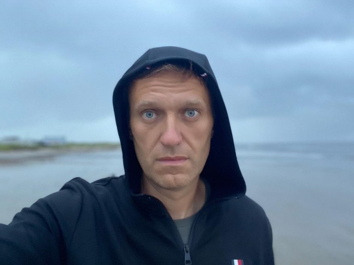Алексея Навального транспортируют на лечение в Германию