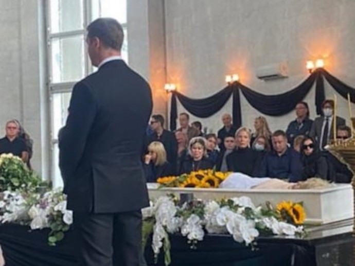 Директор Валентины Легкоступовой ответил на критику ее похорон