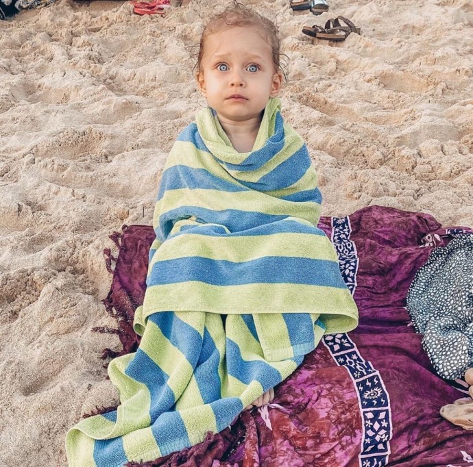 "Сносят посты": Рита Дакота переживает о том, что не сможет публиковать фото дочери в Инстаграм
