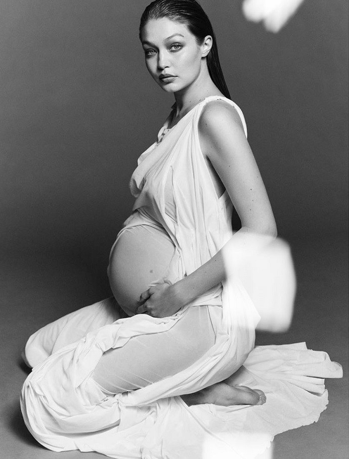 Беременная Джи Джи Хадид сделала фотосессию в тонком прозрачном платье