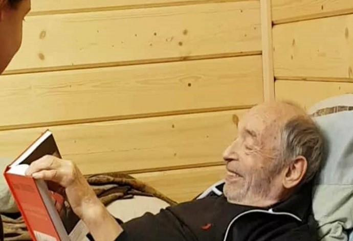 Валентин Гафт отмечает 85-летний юбилей в инвалидном кресле