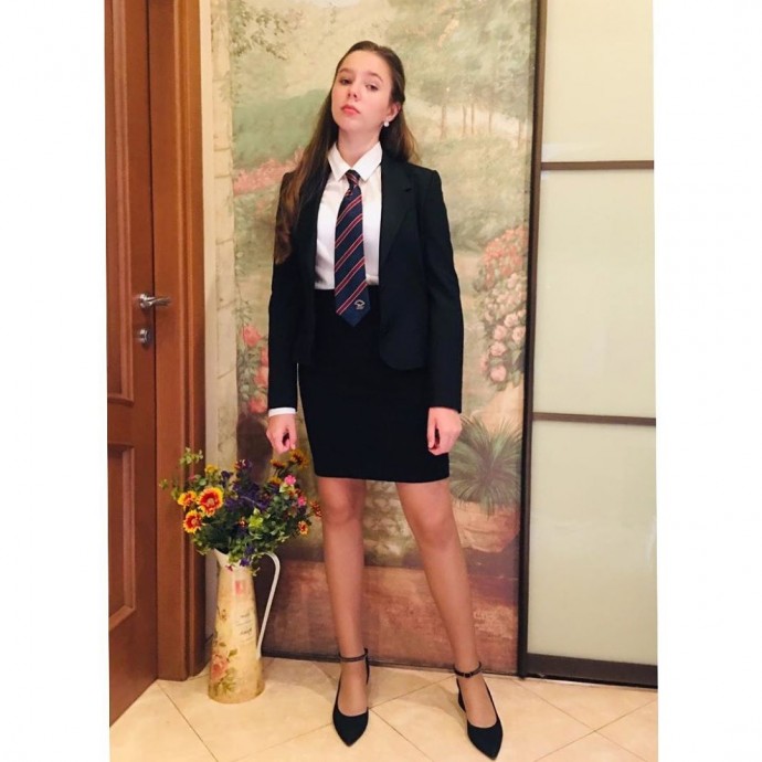 Повзрослевшая и похорошевшая дочь Юлии Началовой перешла в 8 класс