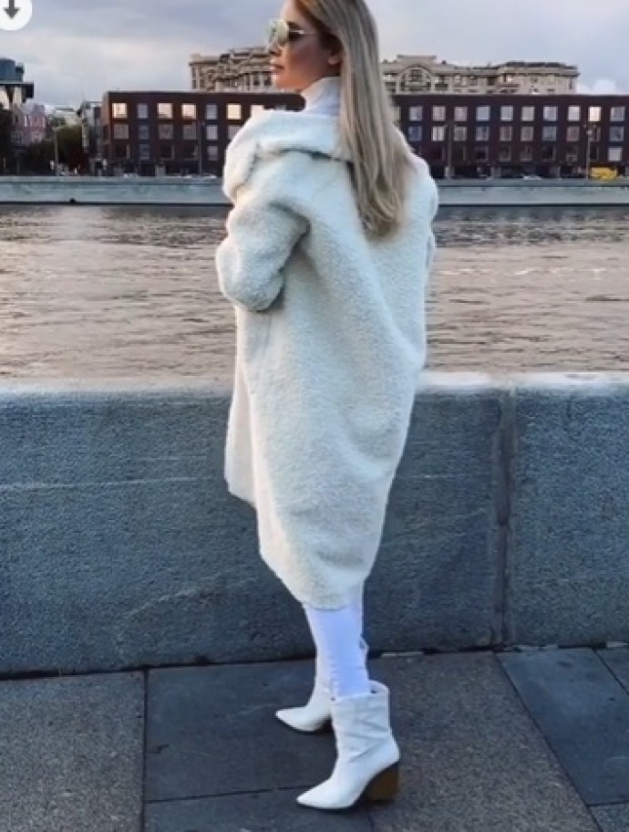 Рейтинг дня: Алёна Шишкова продемонстрировала новое пальто, отвечая на новость о расставании Тимати с Решетовой

