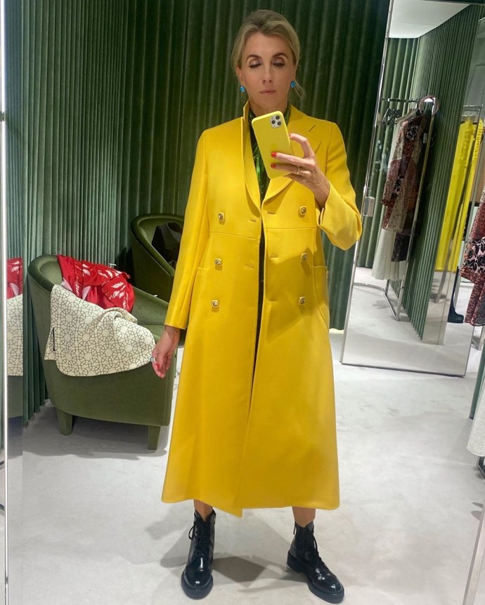 Рейтинг дня: Свелана Бондарчук облачилась в ярко-жёлтый цвет
