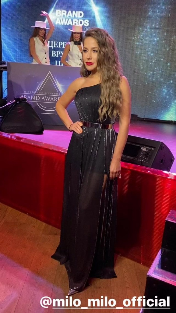 Рейтинг дня: Юлия Барановская в вечернем платье провела премию "Brand Awards 2020"