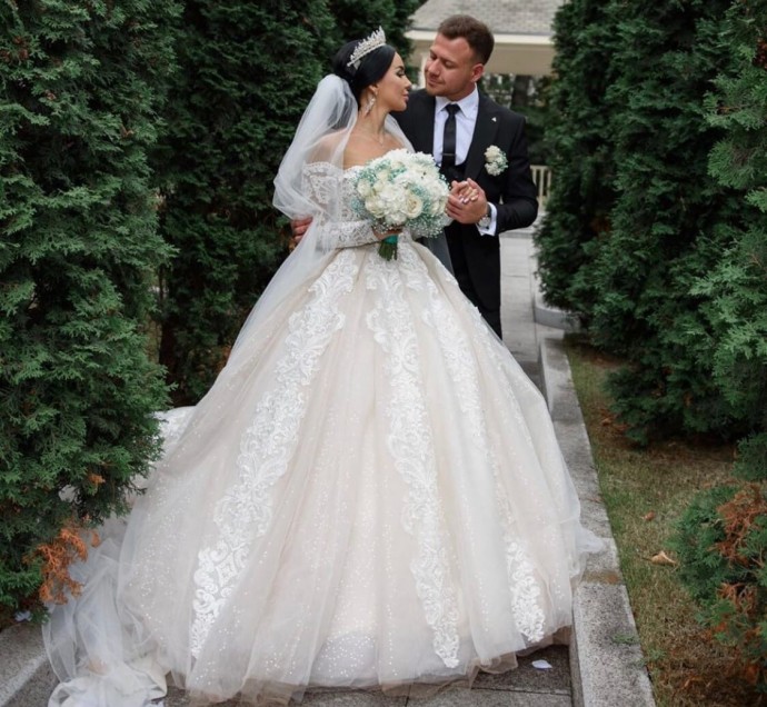 Беременная участница "Дом-2" Анна Левченко объявила о разводе с мужем через три недели после свадьбы
