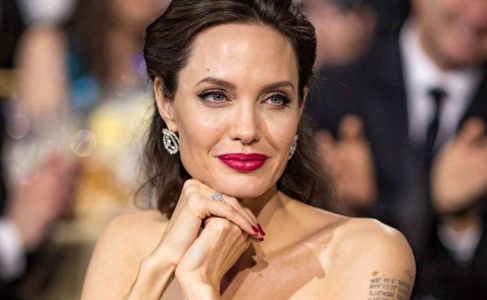 Суд не удовлетворил требование Анджелины Джоли
