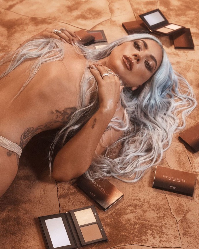 Леди Гага эффектно разделась для рекламы собственной линейки косметики
