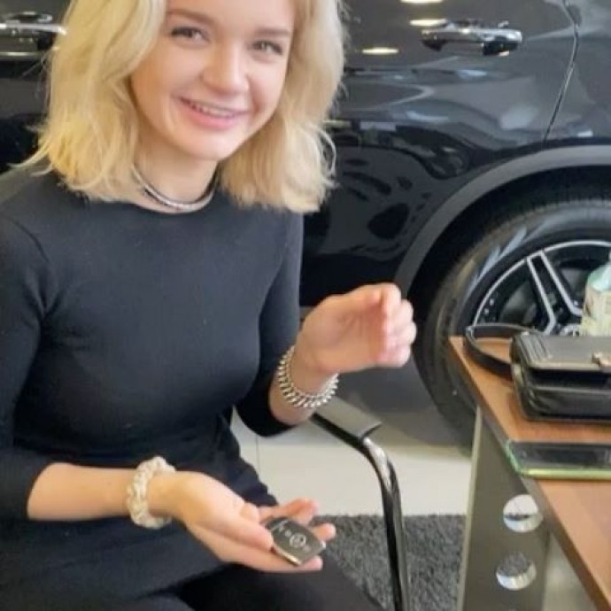 Певица Слава подарила дочери автомобиль за 5 миллионов рублей