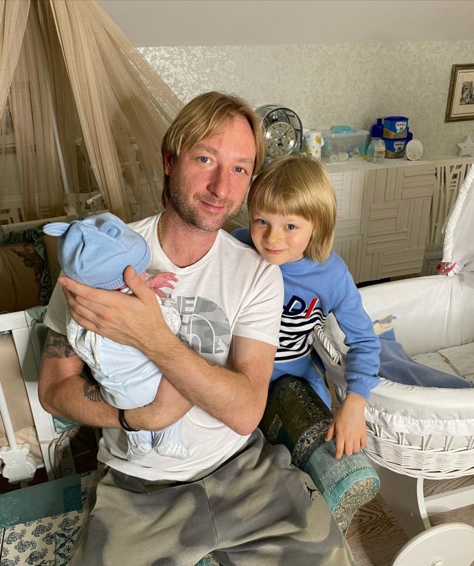 Младшему сыну Яны Рудковской и Евгения Плющенко исполнился один месяц