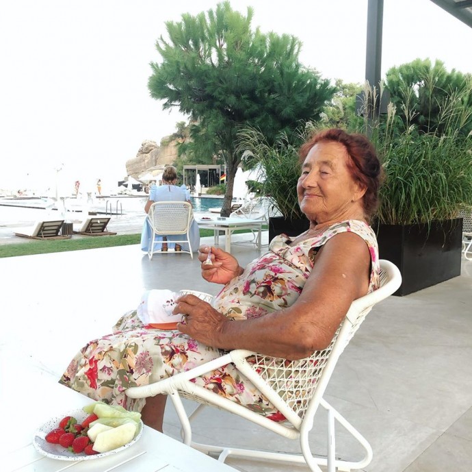 Наталья Водянова отправила маму и бабушку на отдых в Турцию