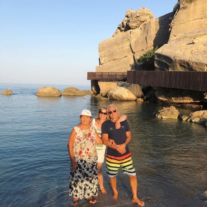 Наталья Водянова отправила маму и бабушку на отдых в Турцию