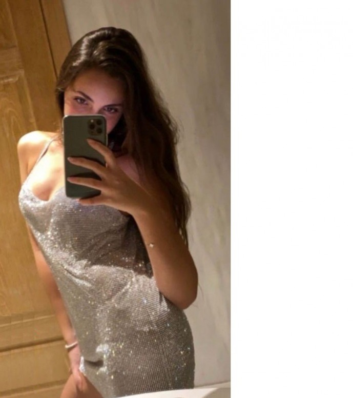 Юная Тоня Худякова продолжает радовать своих поклонников эротическими фотографиями