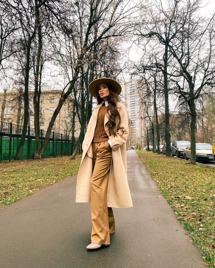 Рейтинг дня: Айза Долматова примерила стильный осенний образ 