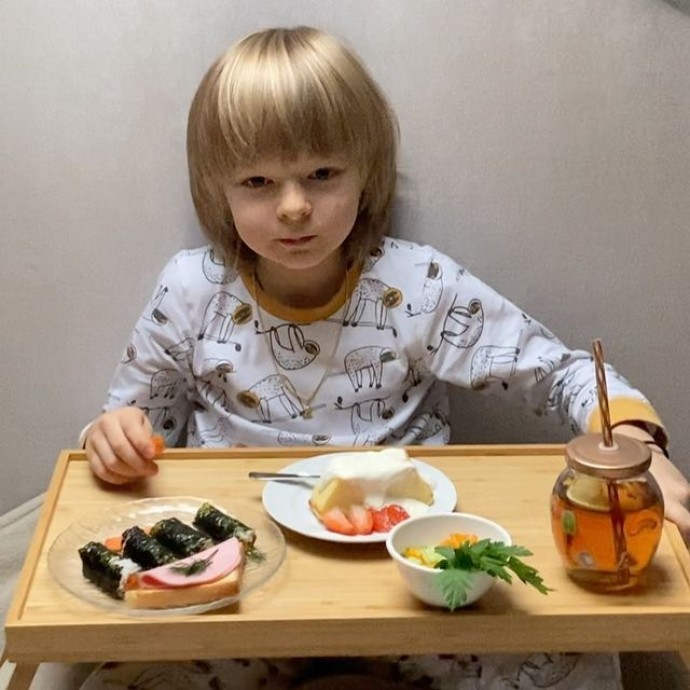 Яна Рудквская показала, как завтракает ее сын