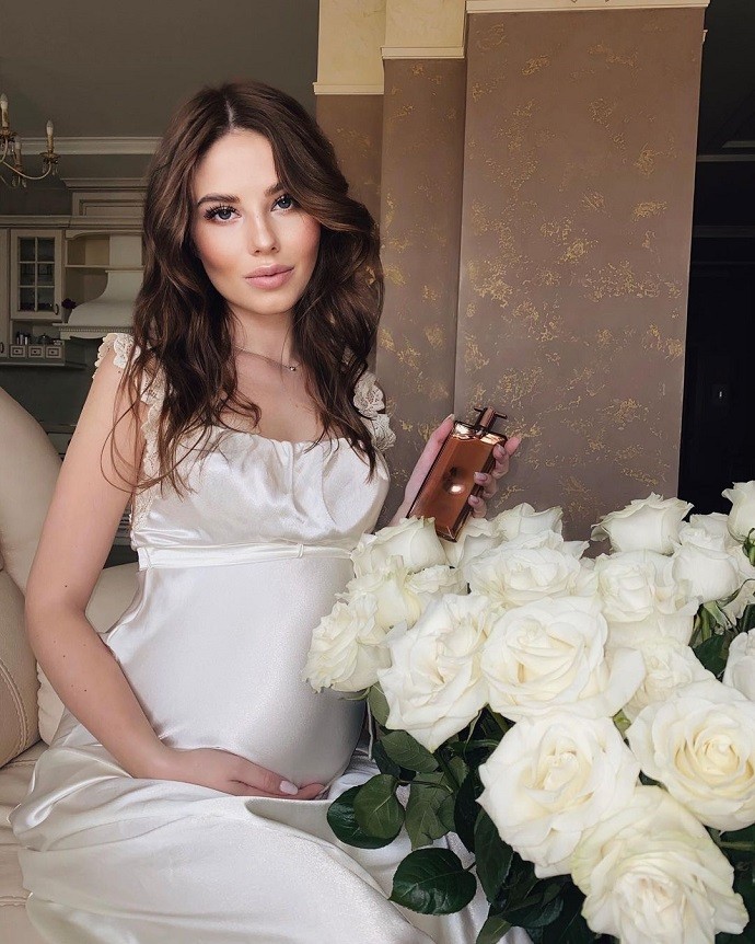 "Пожалейте меня": Арсений Шульгин пожаловался на беременную жену