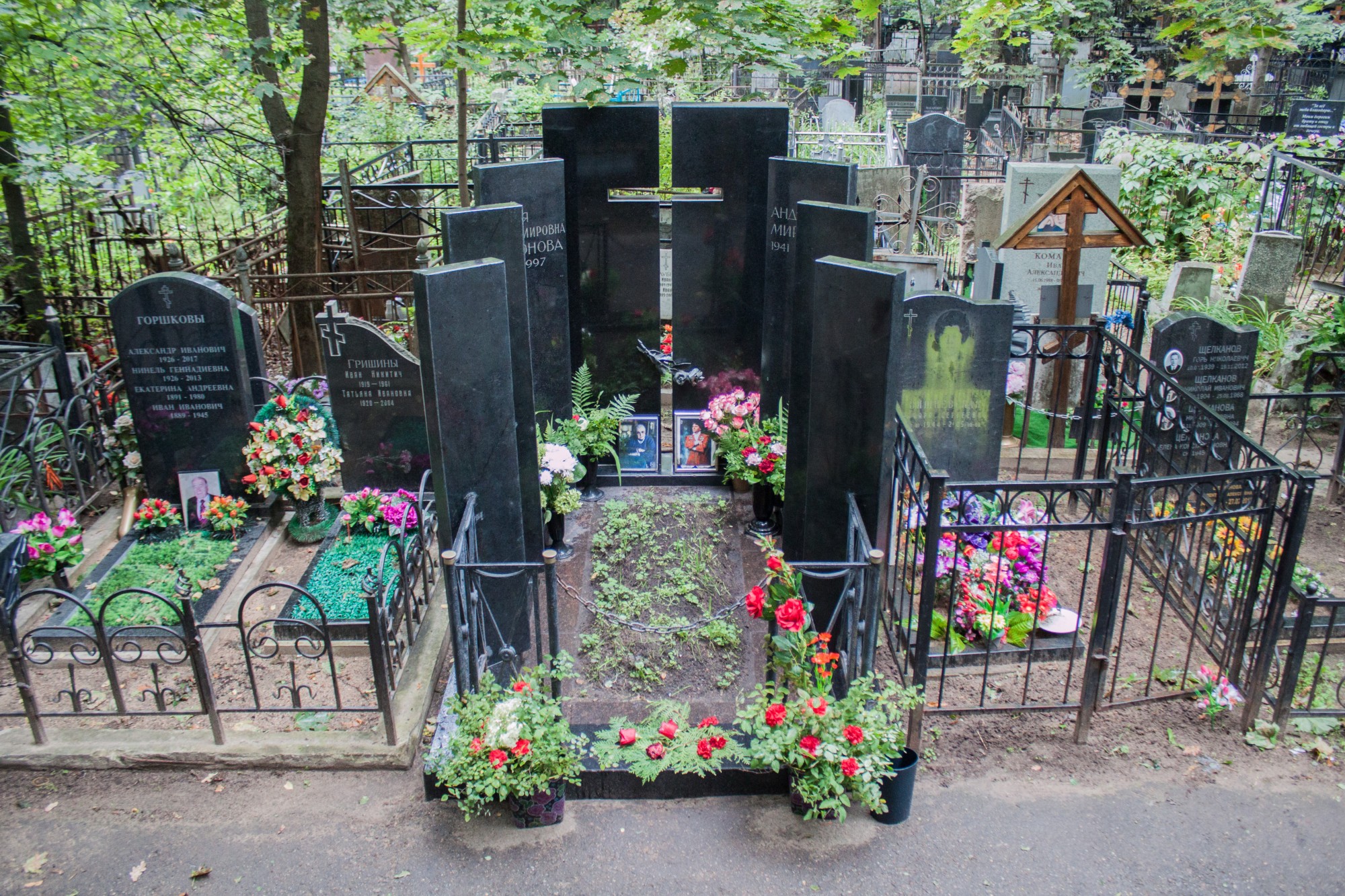 Могила Андрея Миронова на Ваганьковском
