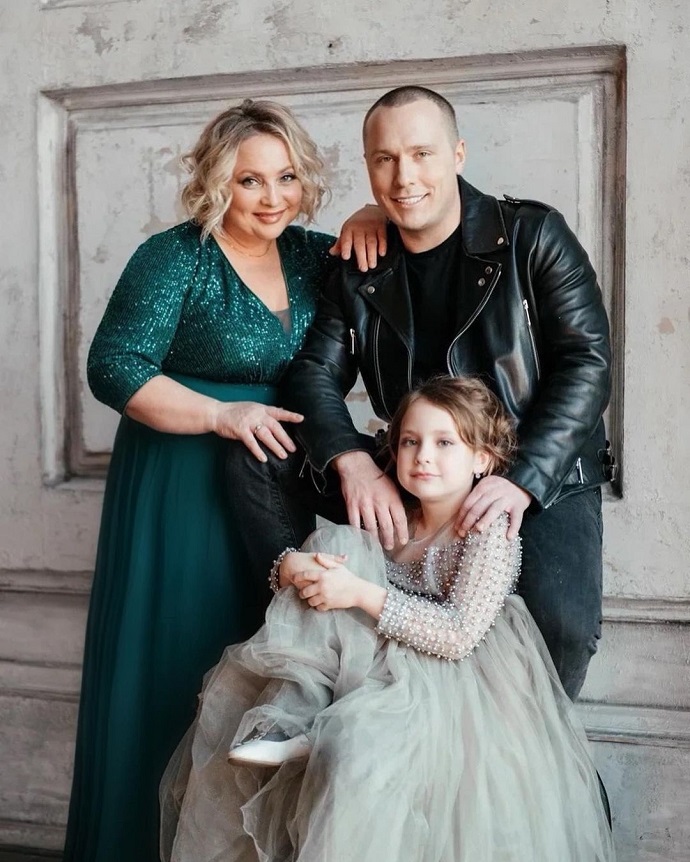 Звезда «Интернов» Светлана Пермякова сделала фотосессию с отцом своей дочери