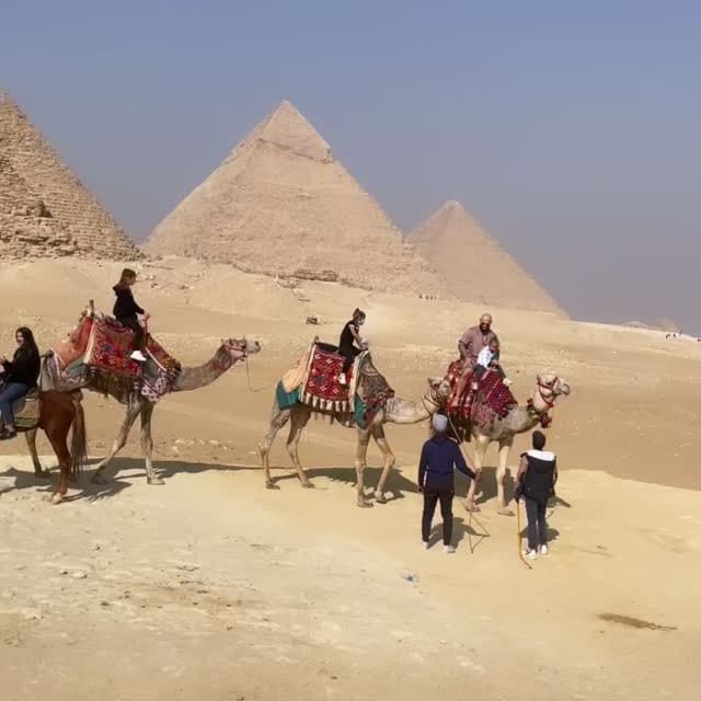 "Завтрак с видом на пирамиды": Оксана Самойлова и Джиган отправились в Каир