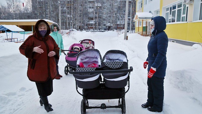 "Сегодня я не в Коми, но...": Виктория Лопырева подарила несколько колясок Сыктывкарскому Дому ребенка