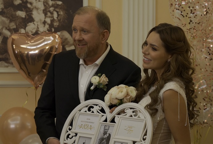 На церемонии бракосочетания с Лерой Куденковой Константин Ивлев был без галстука и кричал «бинго»: первые фото и видео из ЗАГСа