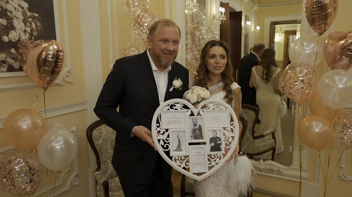 На церемонии бракосочетания с Лерой Куденковой Константин Ивлев был без галстука и кричал «бинго»: первые фото и видео из ЗАГСа