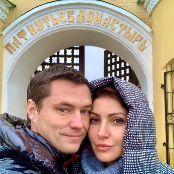 "Я не знаю, кто это": женатый бойфренд Анастасии Макеевой отрекся от жены и четверых детей