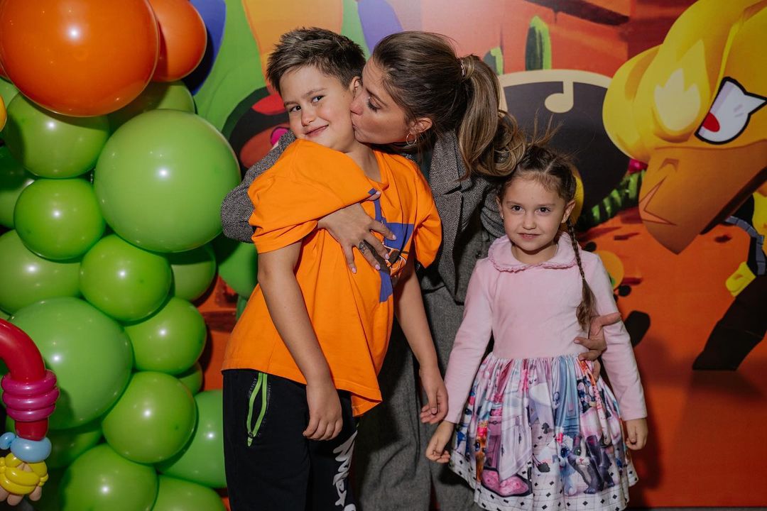 "Уже давно их не видела": Агата Муцениеце призналась, что ей некогда общаться со своими детьми