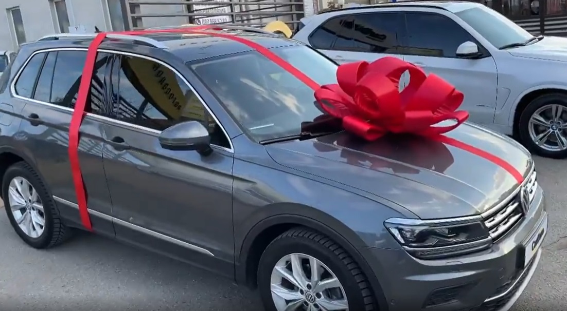 Регина Тодоренко подарила родителям Volkswagen стоимостью более 2-х миллионов рублей