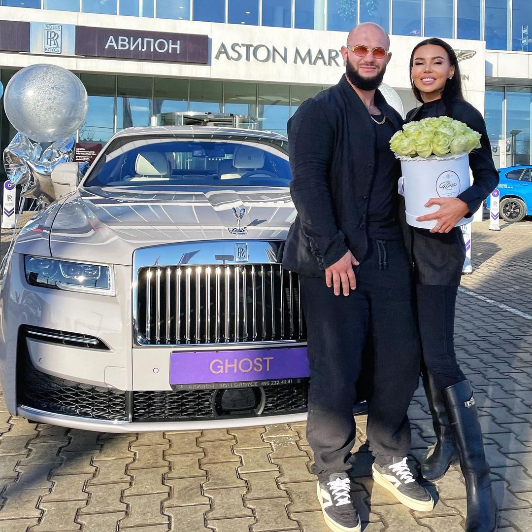 Джиган подарил Оксане Самойловой автомобиль за 40 миллионов рублей