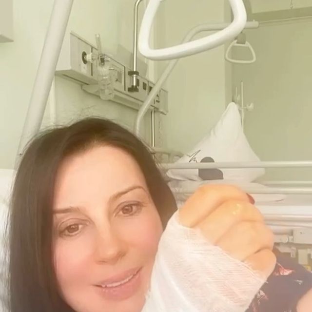 Екатерина Стриженова вышла на связь из больничной палаты