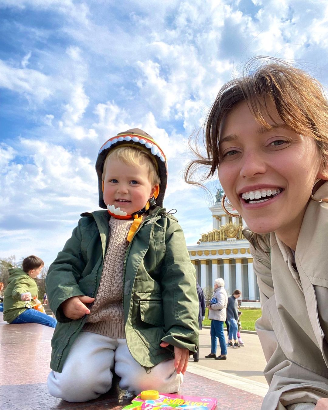 Регина Тодоренко оставила больного ребёнка на мужа Влада Топалова и отправилась на съёмки