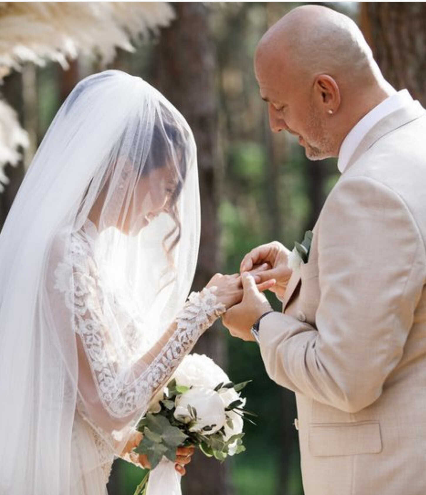 «Моменты любви»: Настя Каменских поделилась своими свадебными фото