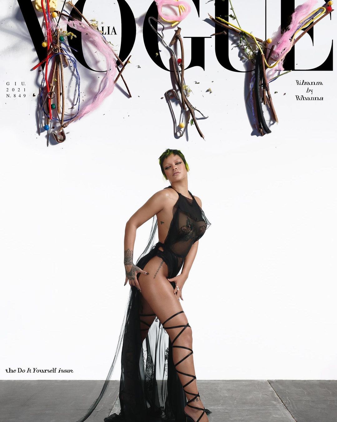 Певица Рианна снялась в стильной фотосессии для Vogue