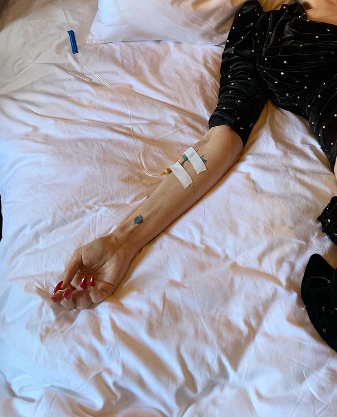 Алена Водонаева потеряла сознание в питерском отеле