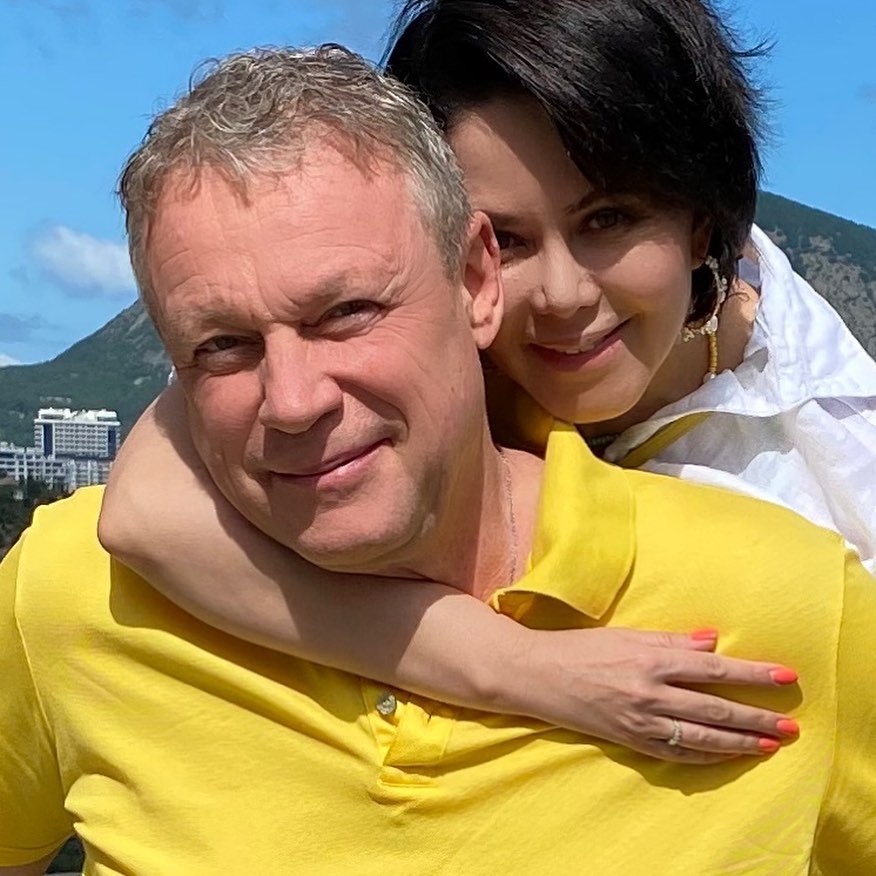 Сергей Жигунов с женой взошли на Ай-Петри