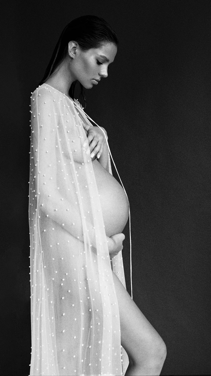Фотограф выложила в сеть фото обнаженной беременной Леси Кафельниковой