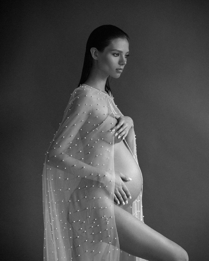 Фотограф выложила в сеть фото обнаженной беременной Леси Кафельниковой