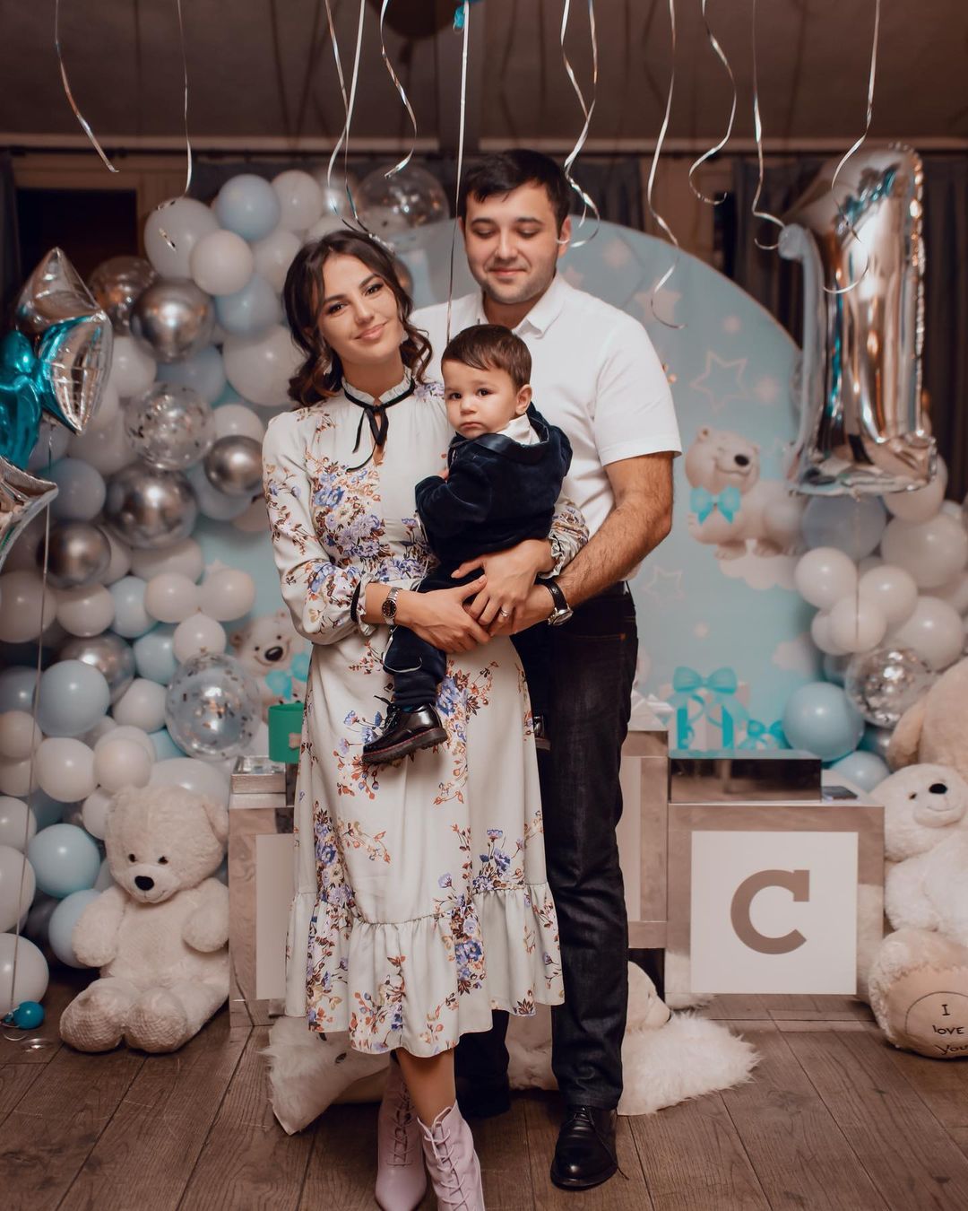 Певица Анивар родила в Москве второго ребёнка, но не может увидеть дочку из-за ковид-политики роддома