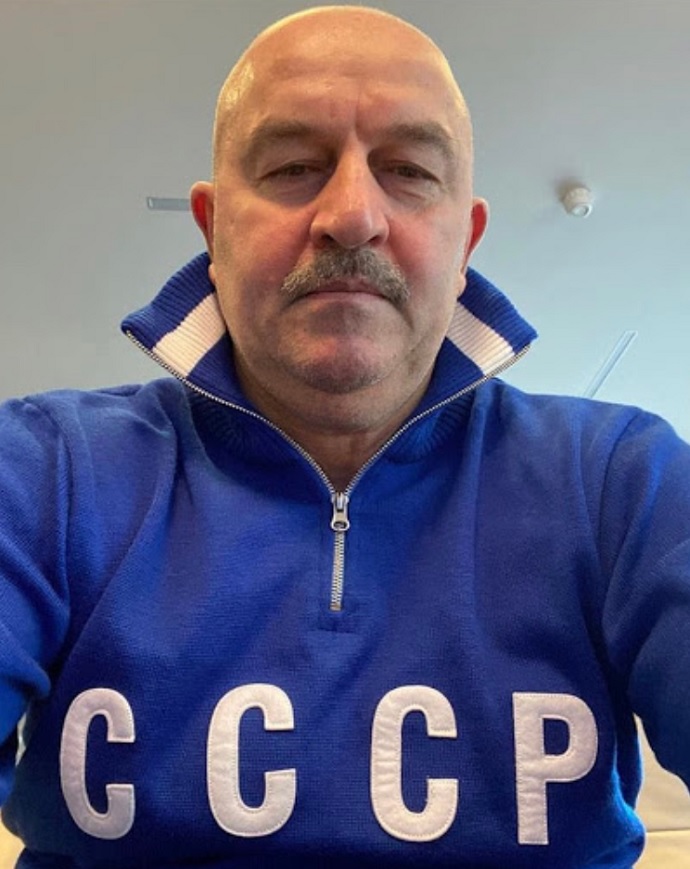 Станислав Черчесов уволен с поста главного тренера сборной России
