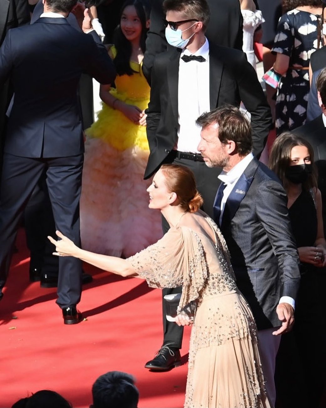 Актриса Агата Максимова на красной ковровой дорожке Каннского кинофестиваля в компании своего нового молодого человека - основателя Forbes Франция
